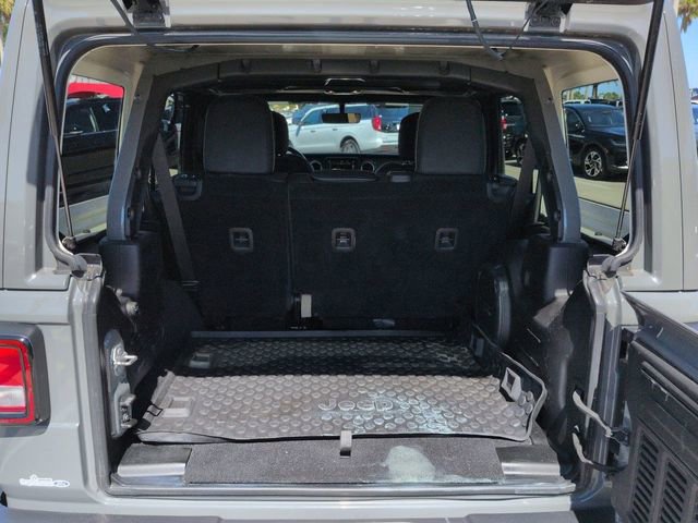 Used 2022 Jeep Wrangler Unlimited Sahara w/ Cold Weather Group AWD/4WD image 13
