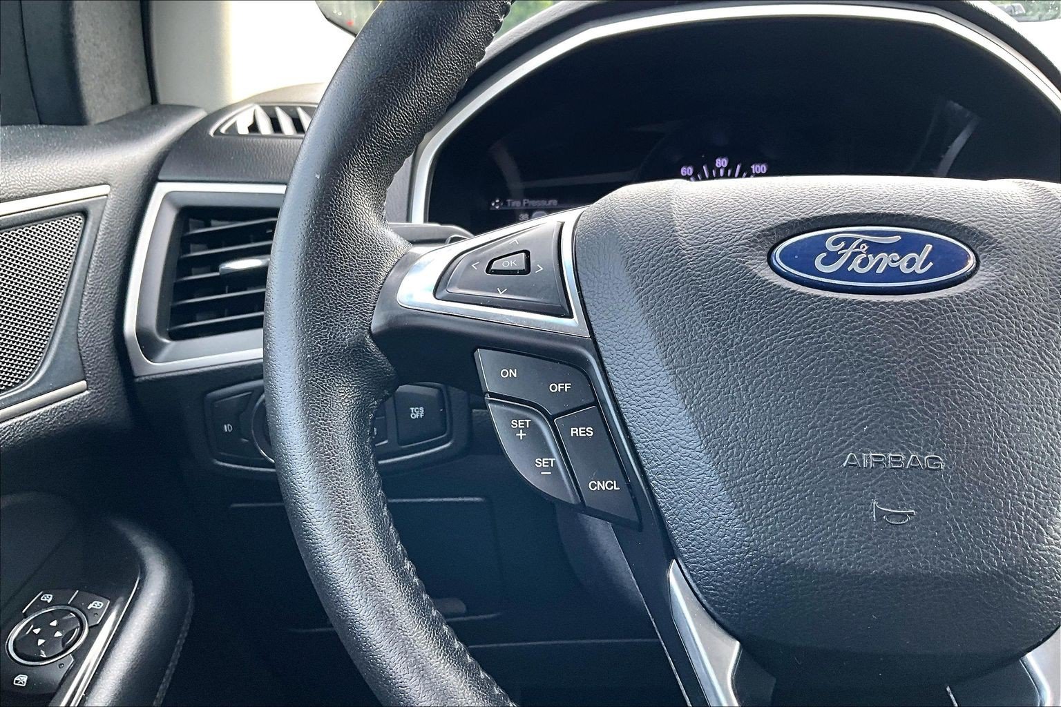 Certified 2019 Ford Edge SEL w/ Equipment Group 201A AWD/4WD image 11