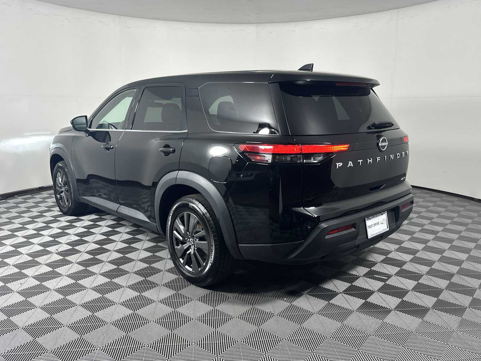 Used 2022 Nissan Pathfinder S AWD/4WD image 5