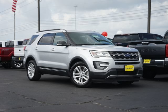 Certified 2017 Ford Explorer XLT w/ Equipment Group 202A FWD image 2
