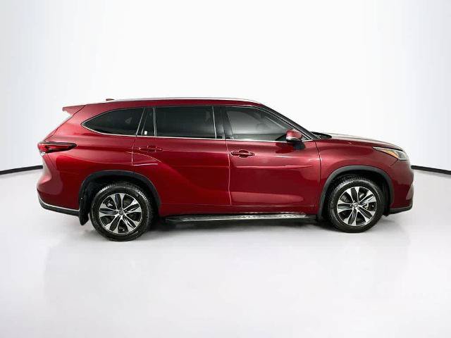 Used 2020 Toyota Highlander XLE FWD image 26