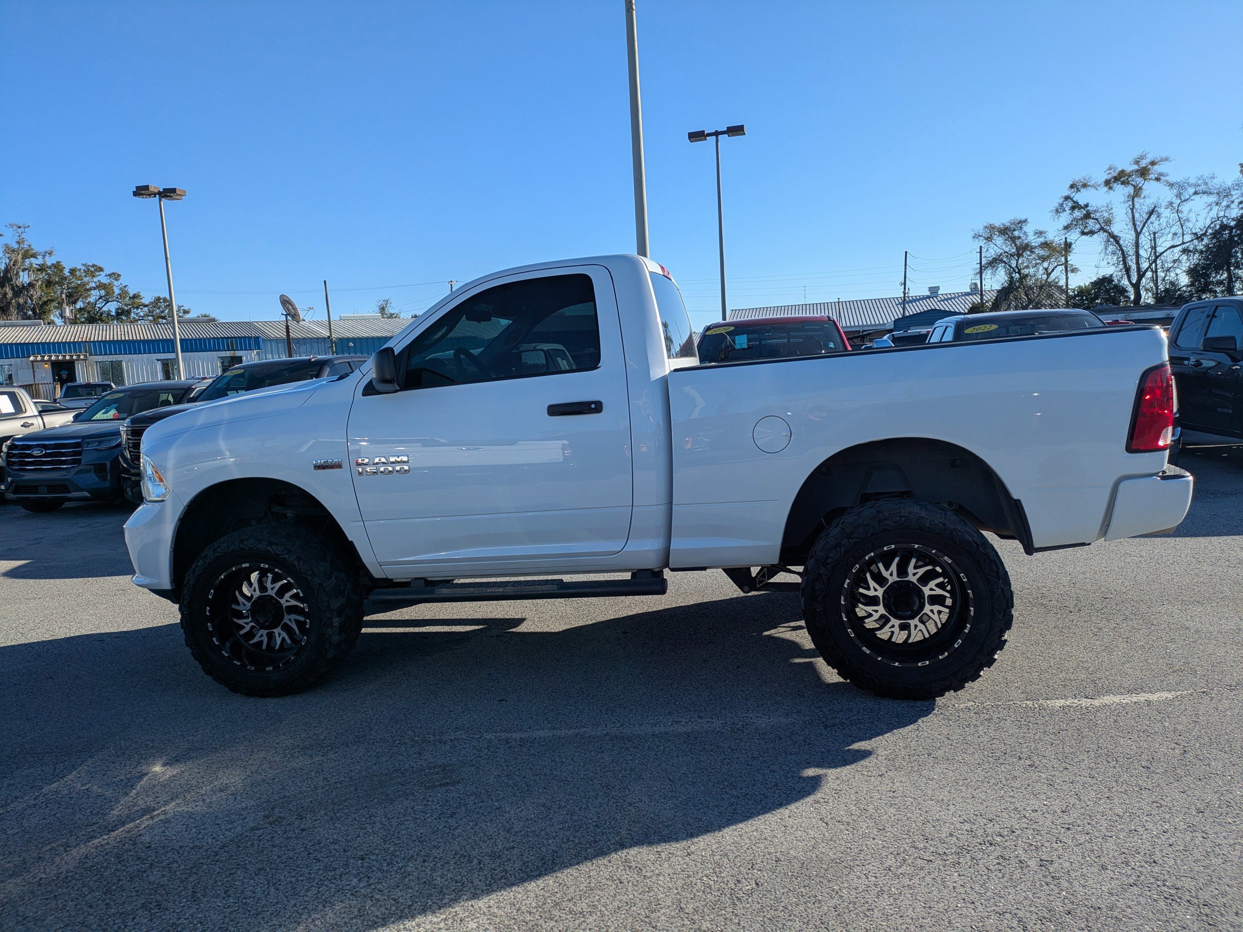 Used 2018 RAM 1500 Express image 2