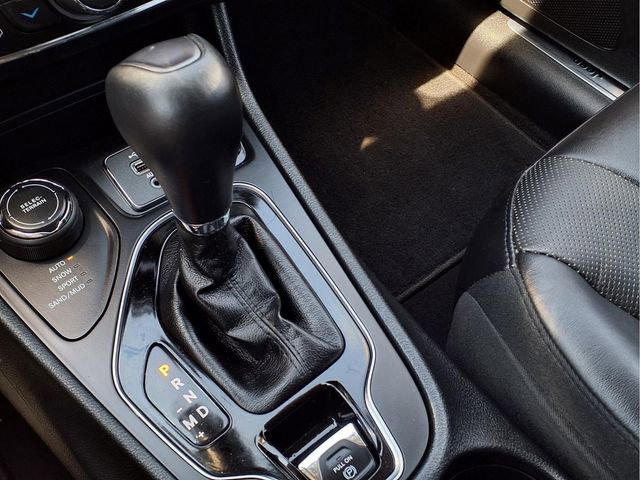 Used 2019 Jeep Cherokee Limited AWD/4WD image 17