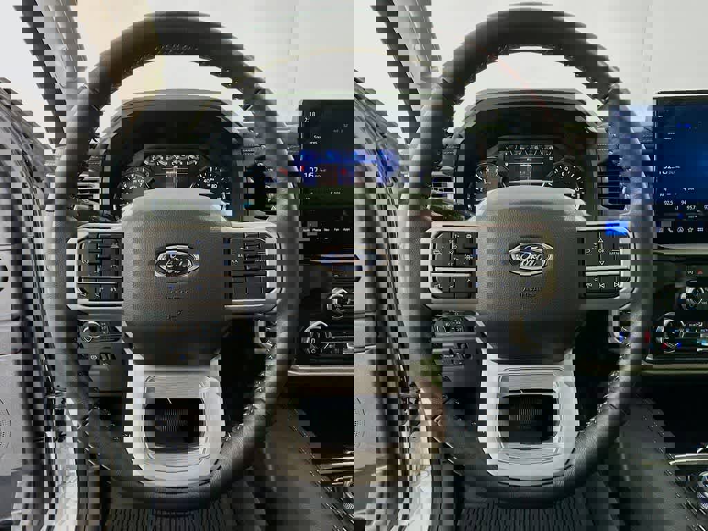 Certified 2024 Ford Expedition XLT image 16