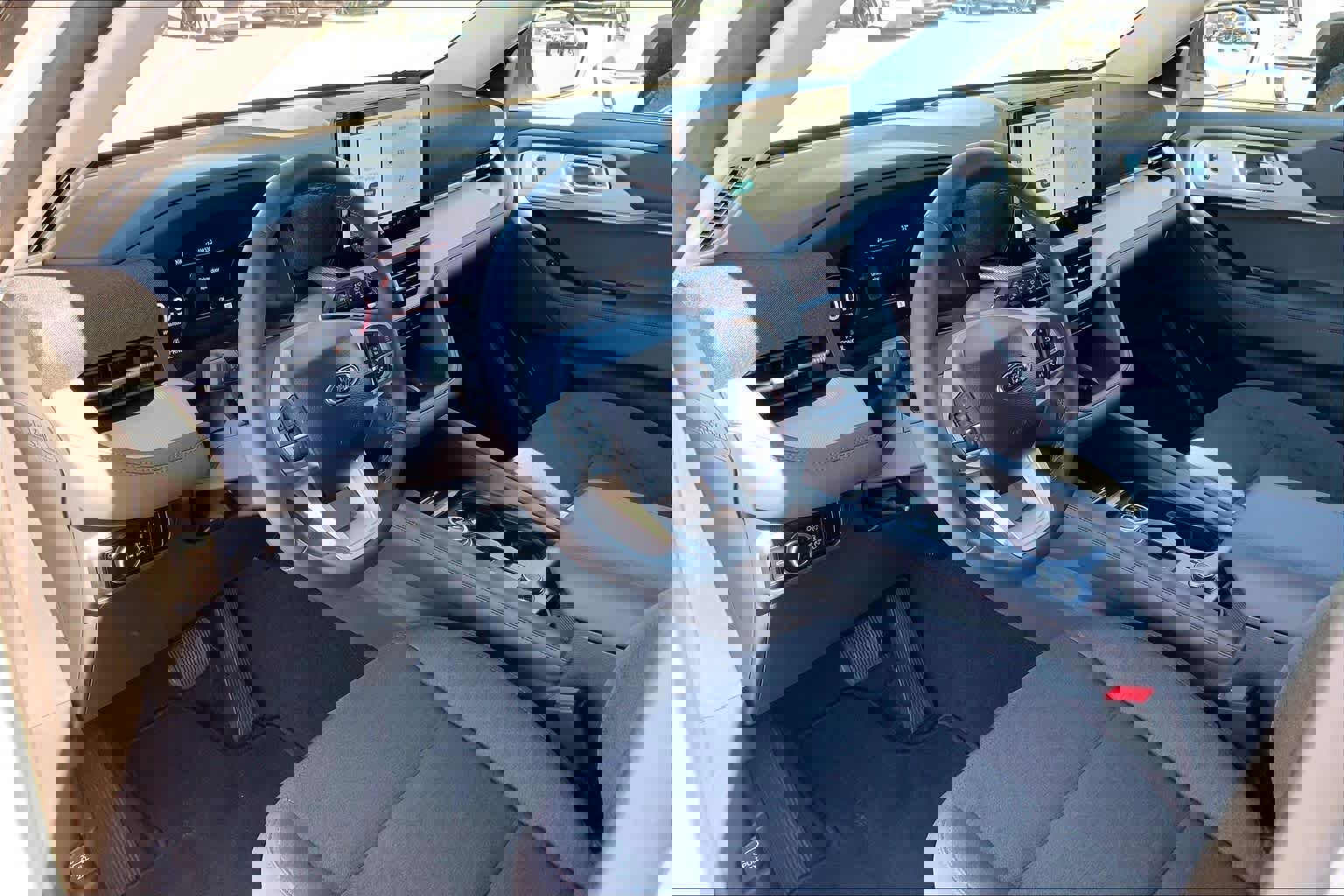 Certified 2025 Ford Explorer Active image 18