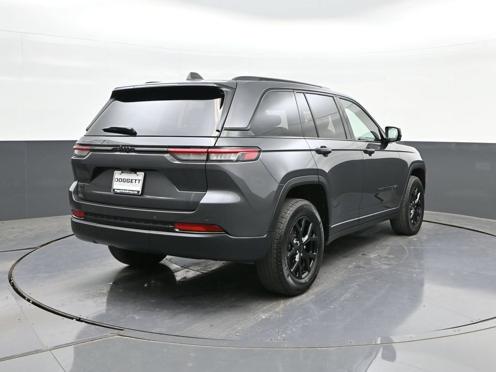 Used 2024 Jeep Grand Cherokee Altitude AWD/4WD image 11