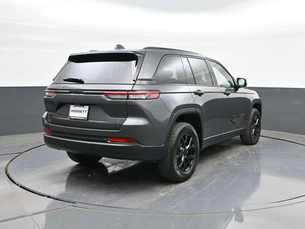 Used 2024 Jeep Grand Cherokee Altitude AWD/4WD image 11