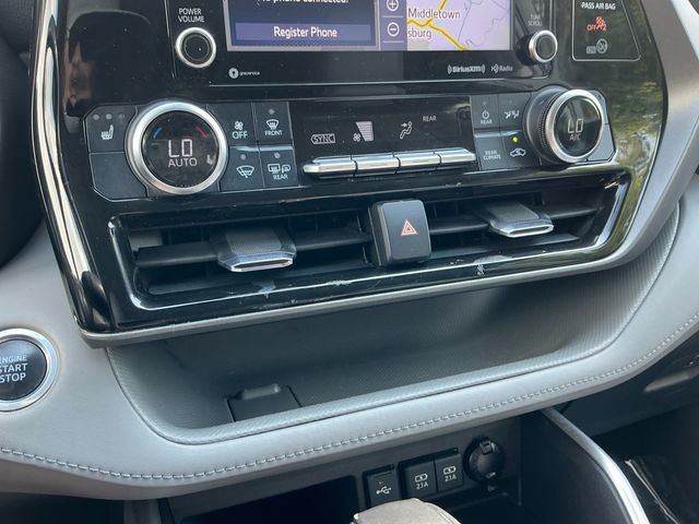 Used 2021 Toyota Highlander XLE AWD/4WD image 23