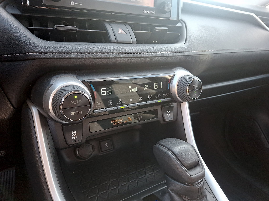 Used 2021 Toyota RAV4 XLE w/ Convenience Package FWD image 14