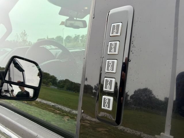 Certified 2017 Ford F150 XLT AWD/4WD image 17