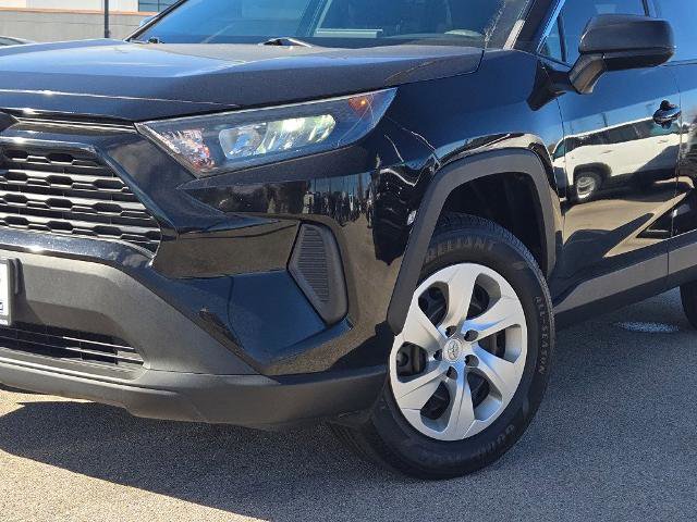 Used 2019 Toyota RAV4 LE image 3