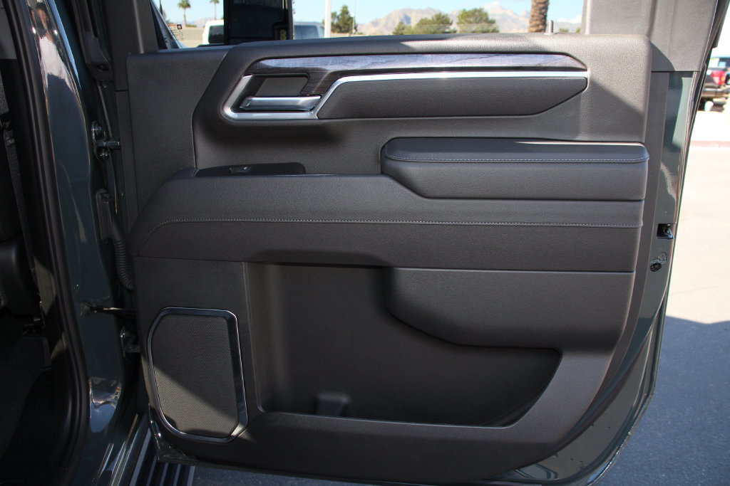 Used 2025 Chevrolet Silverado 2500 LTZ w/ LTZ Premium Package AWD/4WD image 25