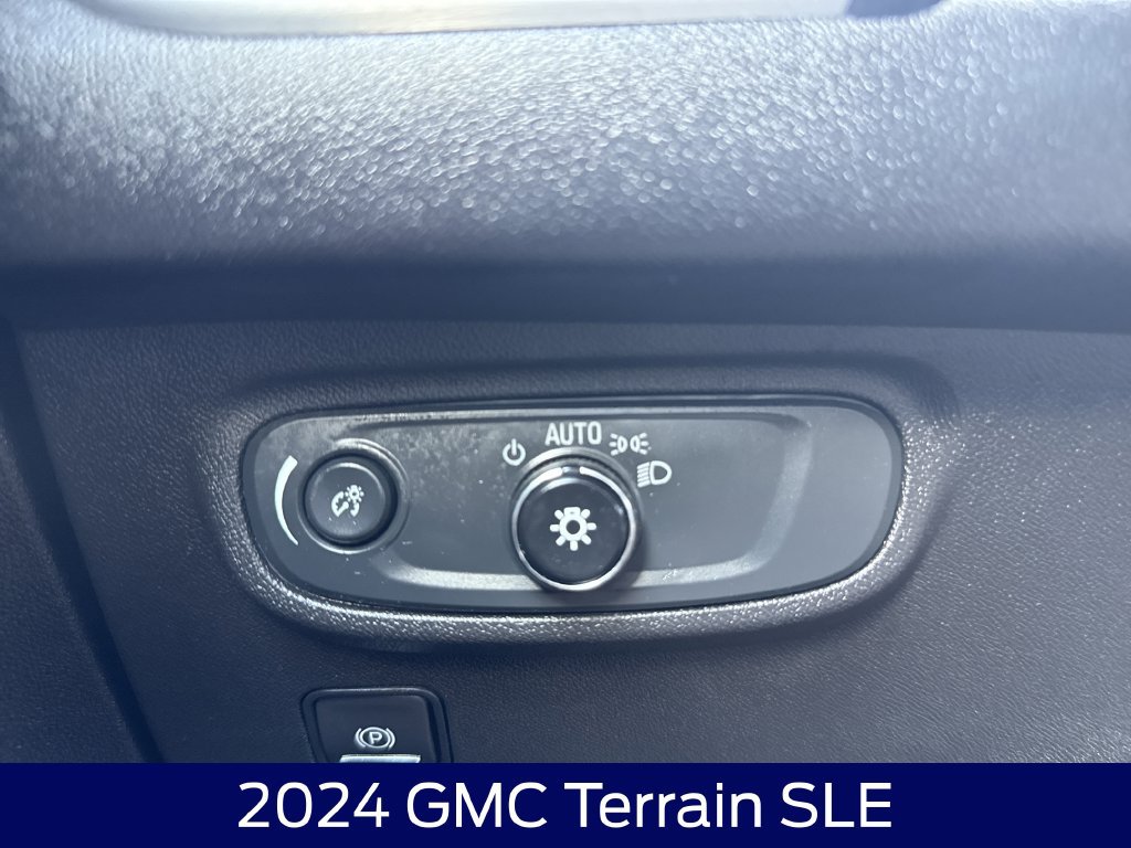 Used 2024 GMC Terrain SLE AWD/4WD image 24