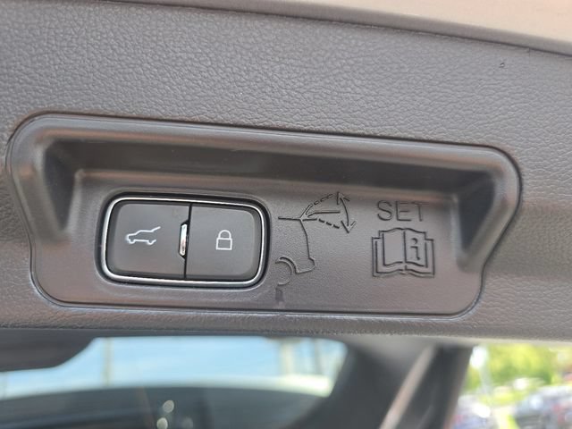 Certified 2022 Ford Explorer XLT w/ Equipment Group 202A AWD/4WD image 19