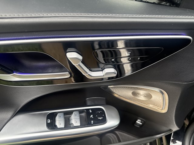 Used 2024 Mercedes-Benz C 300 Sedan image 11