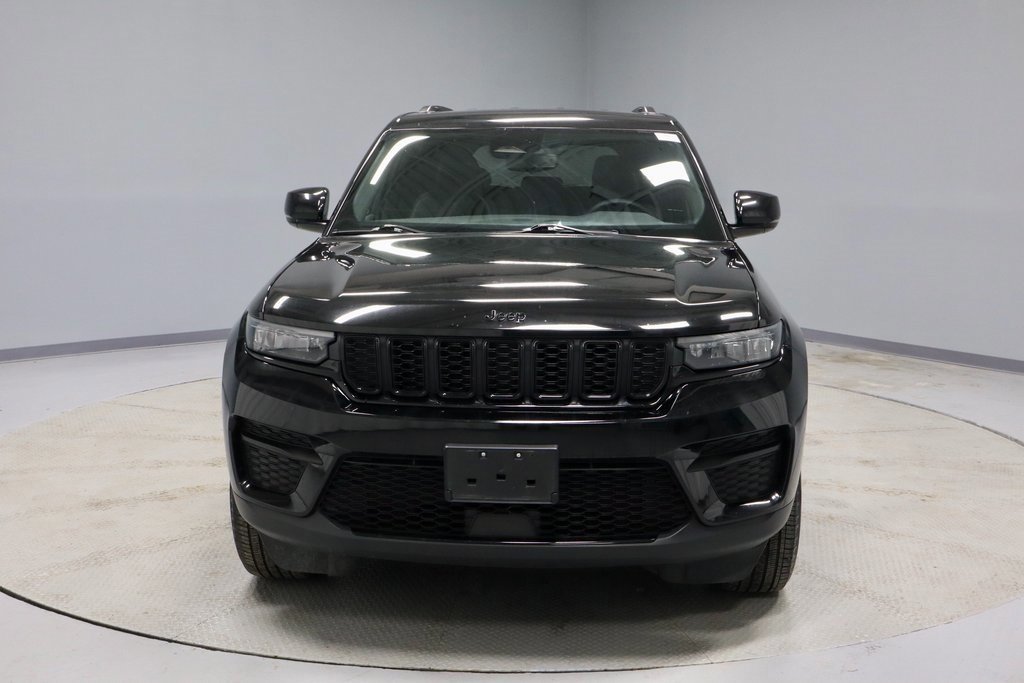 Used 2024 Jeep Grand Cherokee Altitude image 8