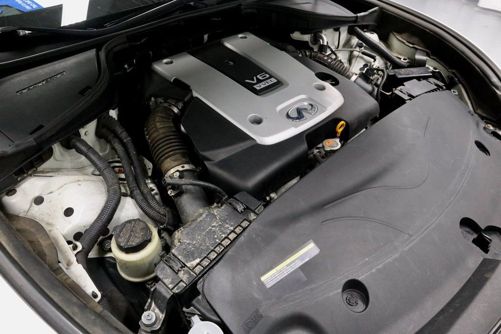 Used 2017 INFINITI Q70 3.7 w/ Technology Package image 15