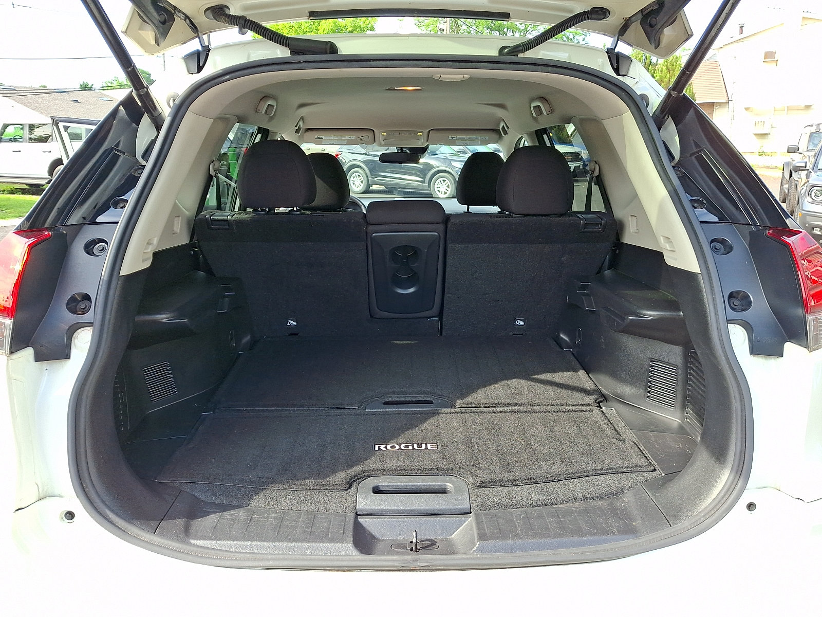 Used 2019 Nissan Rogue SV w/ Premium Package AWD/4WD image 29
