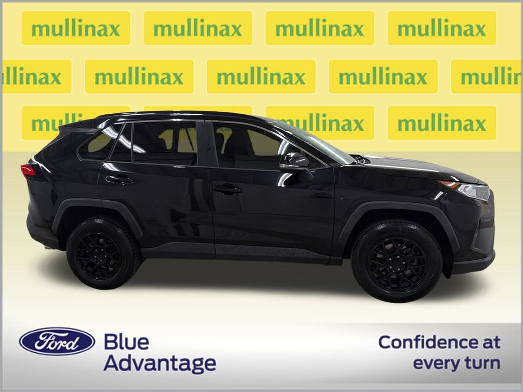 Used 2020 Toyota RAV4 XLE FWD image 2