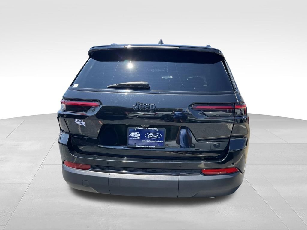 Used 2023 Jeep Grand Cherokee L Laredo AWD/4WD image 5