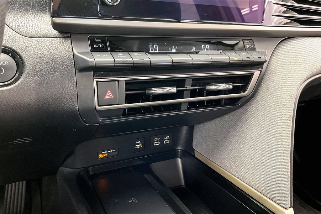 Used 2025 Toyota Camry LE w/ Convenience Package FWD image 31