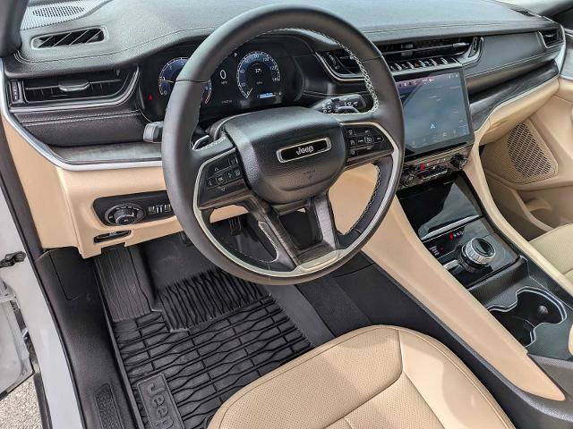 Used 2025 Jeep Grand Cherokee Limited w/ Luxury Tech Group II image 9