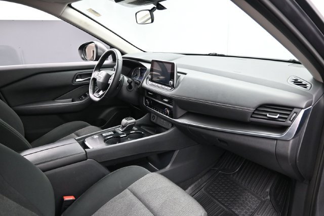 Used 2025 Nissan Rogue SV FWD image 29