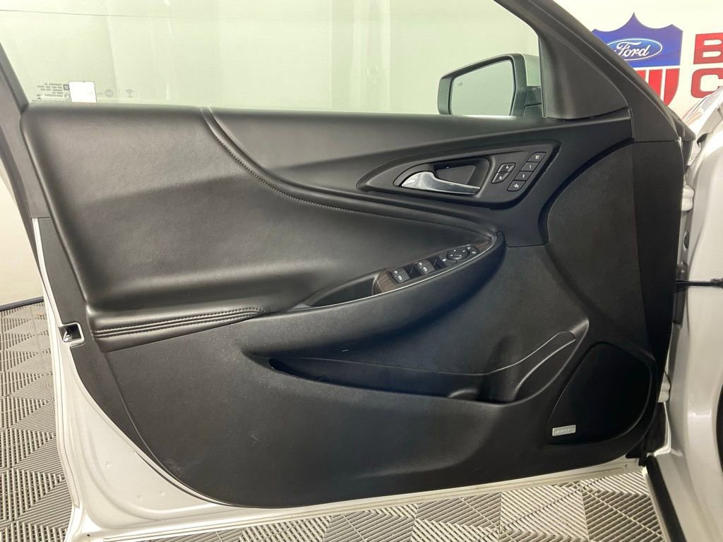 Used 2018 Chevrolet Malibu Premier w/ Premier Sun and Wheel Package image 12