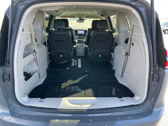 Used 2023 Chrysler Pacifica Touring-L image 29