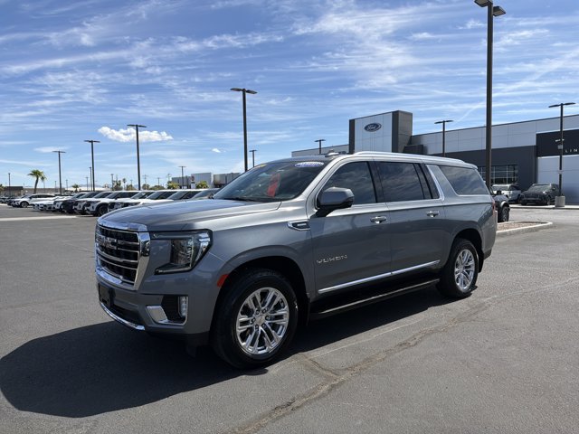 Used 2022 GMC Yukon XL SLT w/ SLT Premium Package AWD/4WD image 1
