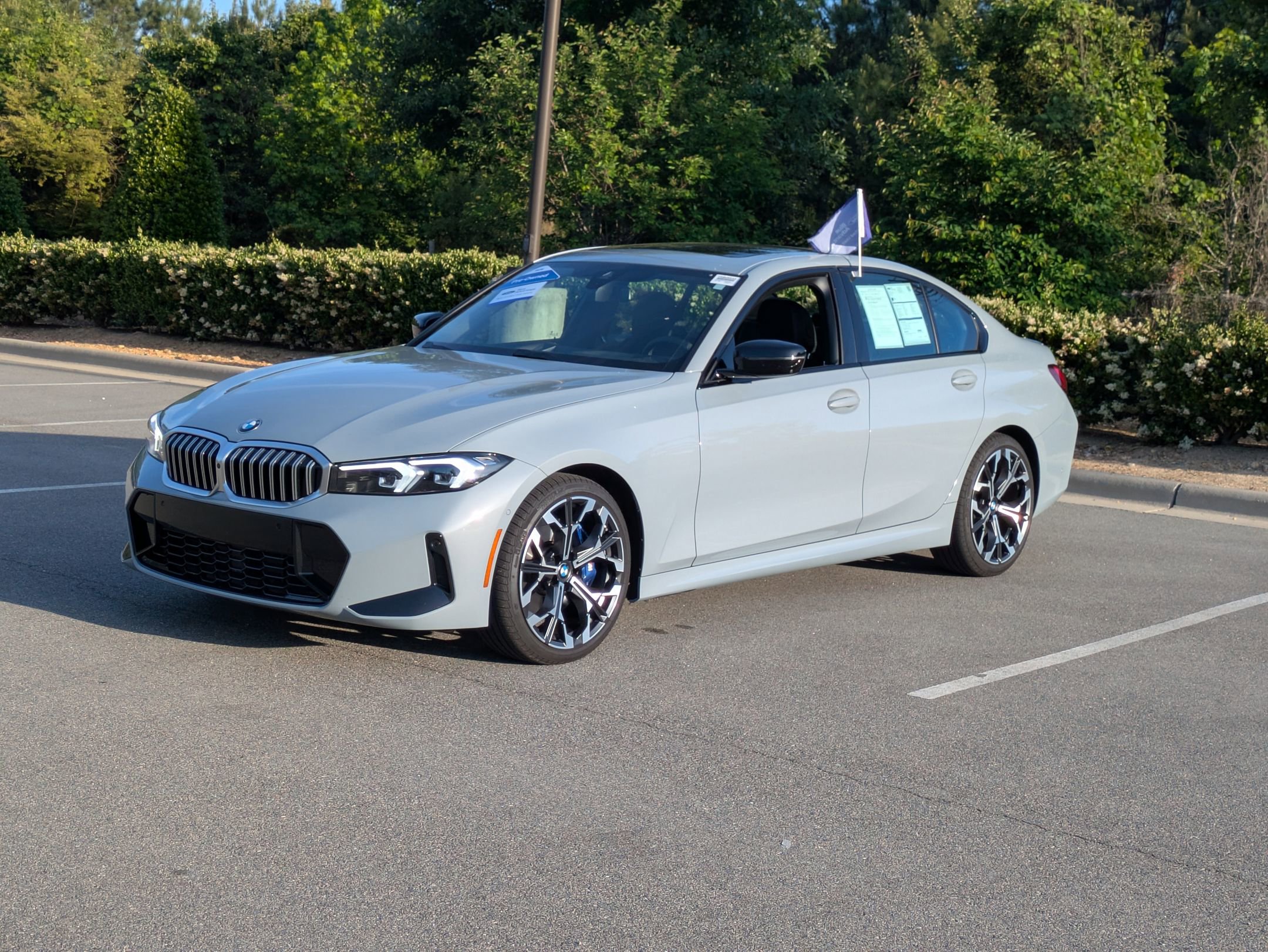 Used 2025 BMW 330i Sedan w/ M Sport Package RWD image 8