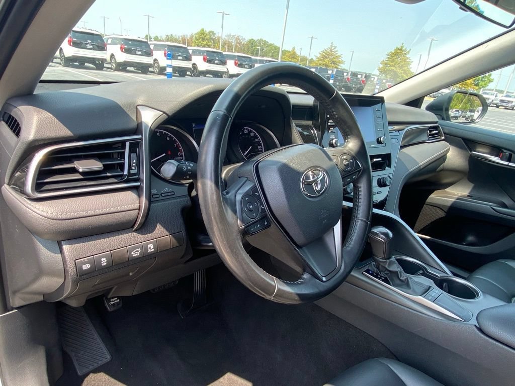 Used 2022 Toyota Camry SE FWD image 9