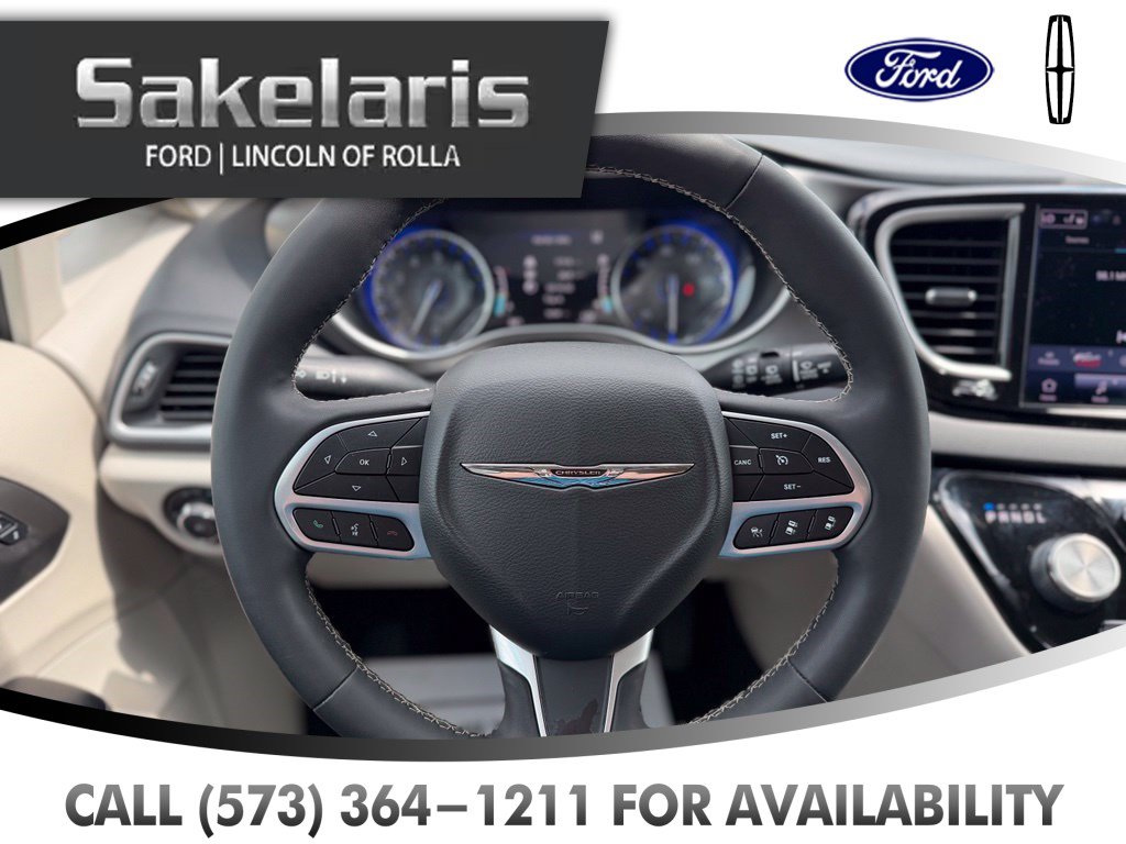 Used 2022 Chrysler Pacifica Touring-L FWD image 16