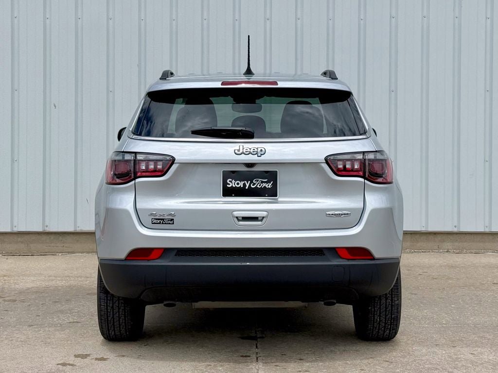 Used 2025 Jeep Compass Latitude AWD/4WD image 5