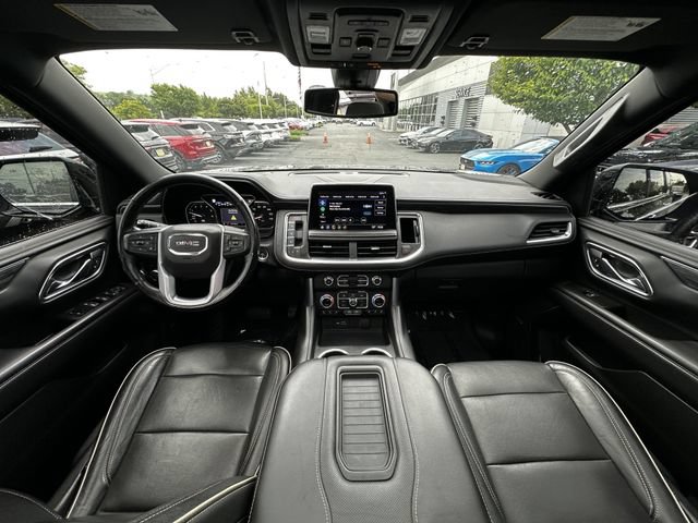 Used 2021 GMC Yukon XL SLT w/ SLT Luxury Plus Package AWD/4WD image 3