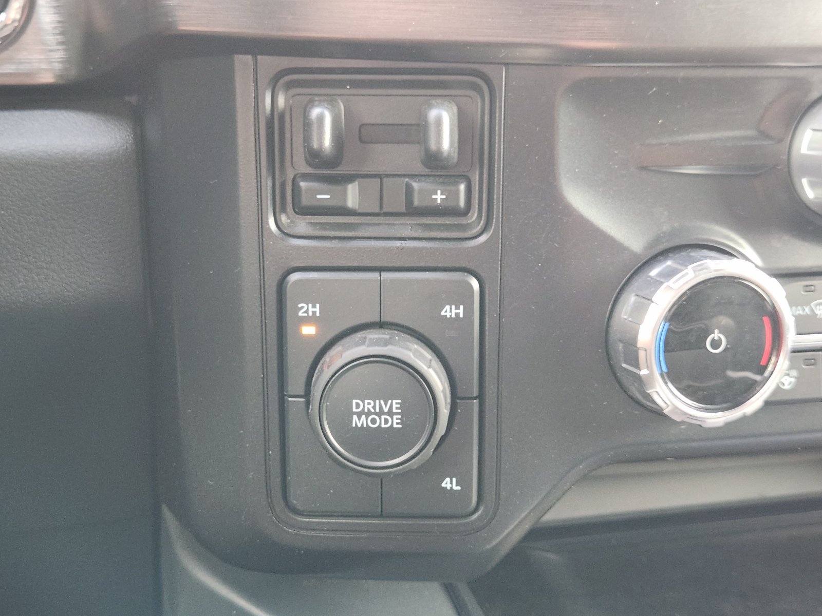 Certified 2024 Ford F350 Lariat w/ Lariat Ultimate Package AWD/4WD image 23