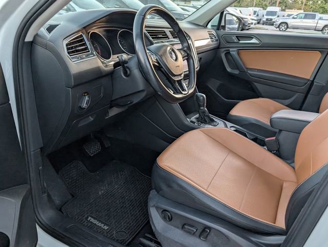Used 2019 Volkswagen Tiguan SE w/ Panoramic Sunroof Package image 9