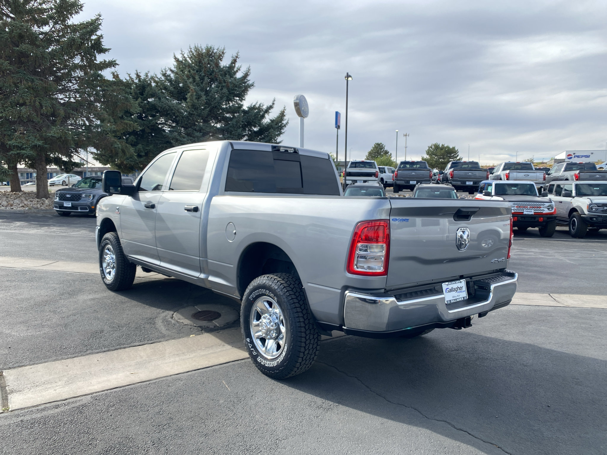 Used 2024 RAM 3500 Tradesman w/ Chrome Appearance Group AWD/4WD image 24