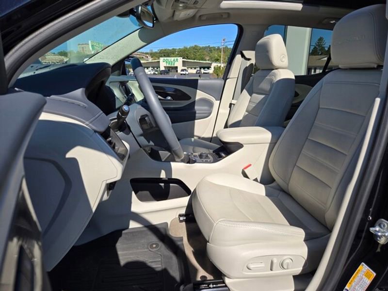 Used 2023 GMC Terrain Denali w/ Denali Premium Package image 11