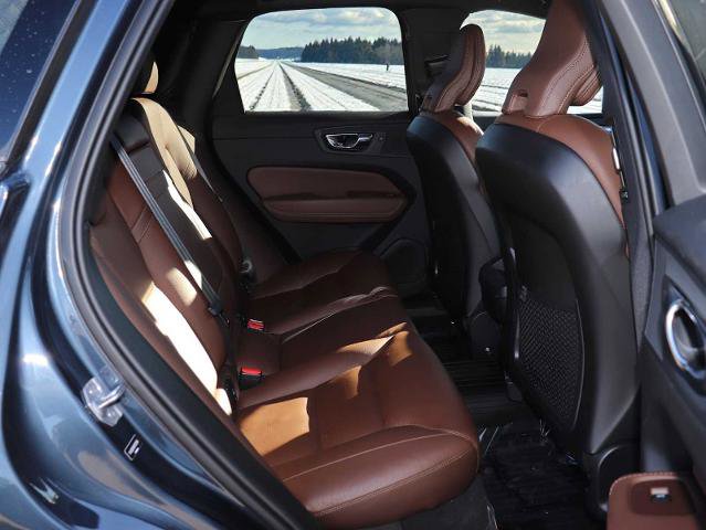 Used 2021 Volvo XC60 T5 Momentum w/ Advanced Package image 25