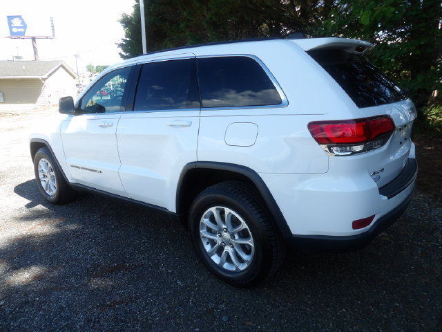 Used 2022 Jeep Grand Cherokee Laredo X AWD/4WD image 3