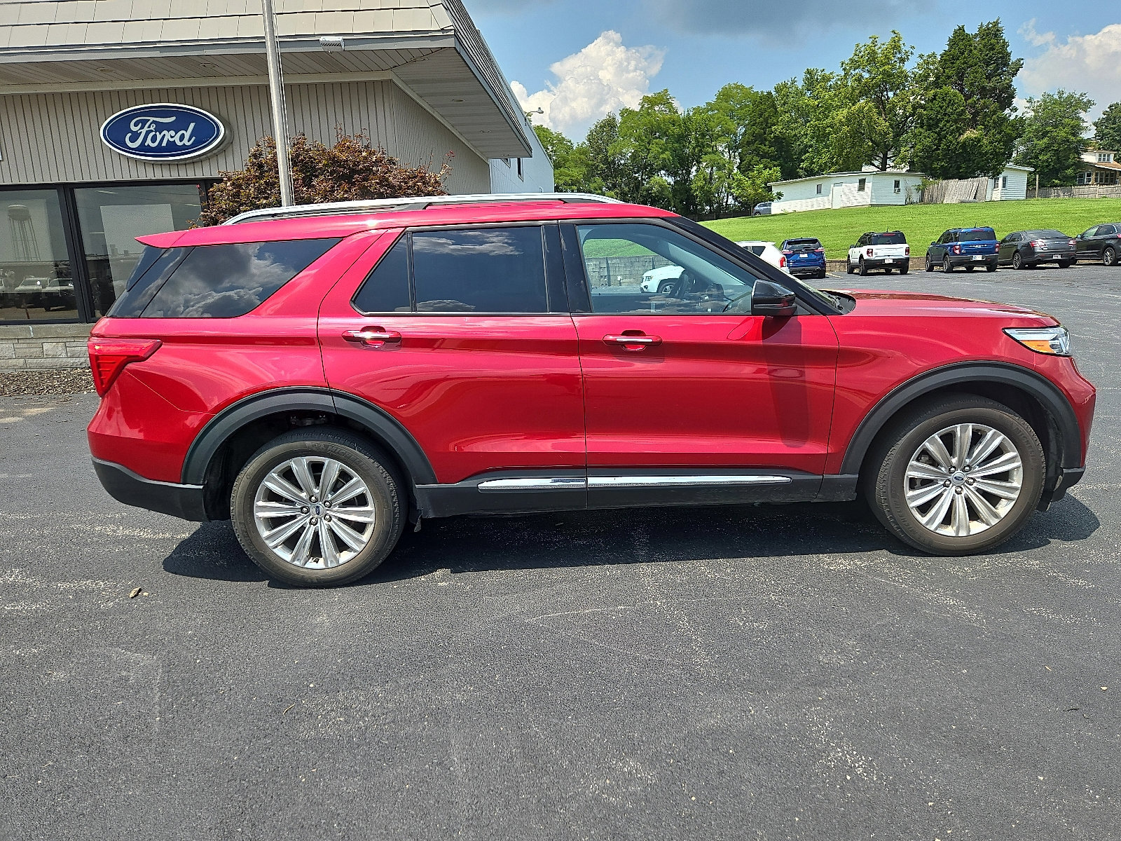 Certified 2023 Ford Explorer Limited w/ Limited Technology Package image 5