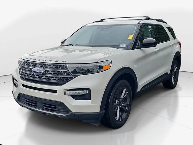 Certified 2023 Ford Explorer XLT w/ Equipment Group 202A AWD/4WD image 9