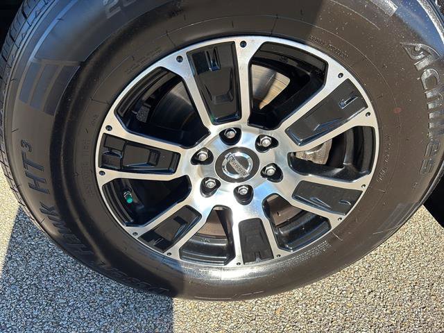 Used 2020 Nissan Titan SV w/ SV Convenience Package image 9