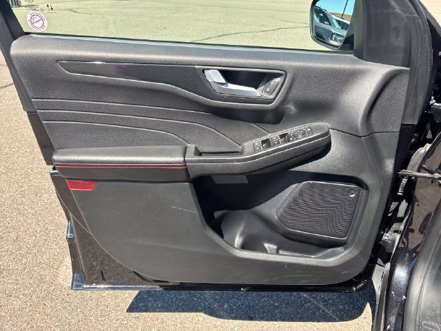 Certified 2025 Ford Escape ST-Line AWD/4WD image 10