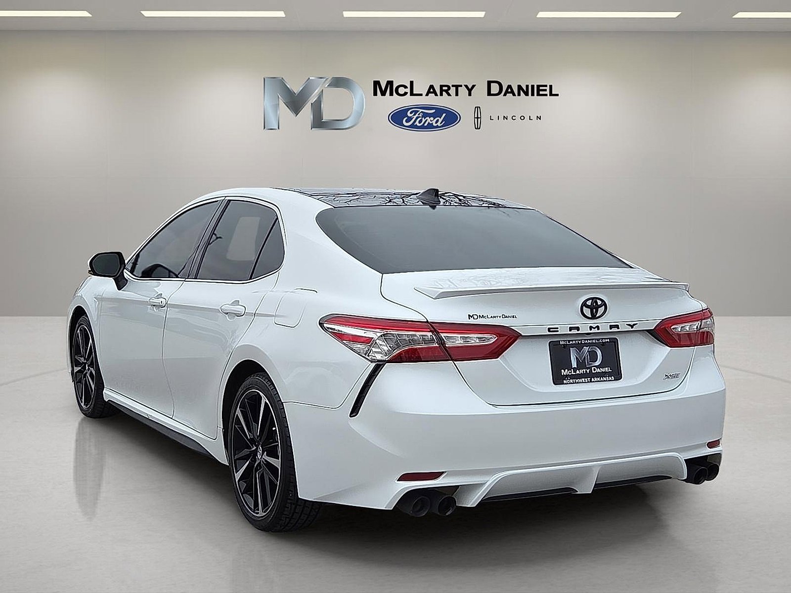 Used 2020 Toyota Camry XSE image 4