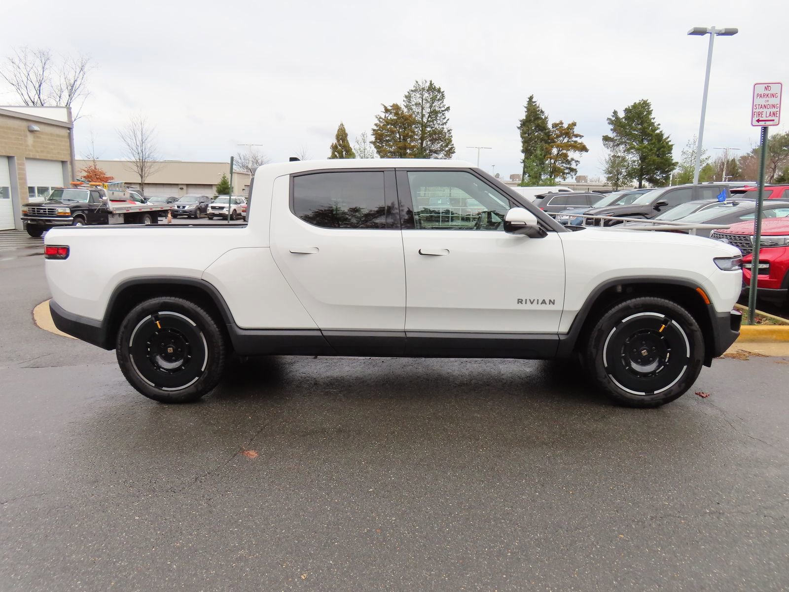 Used 2025 Rivian R1T Adventure image 5