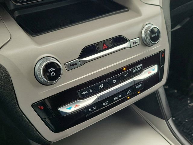Certified 2023 Ford Explorer XLT RWD image 24