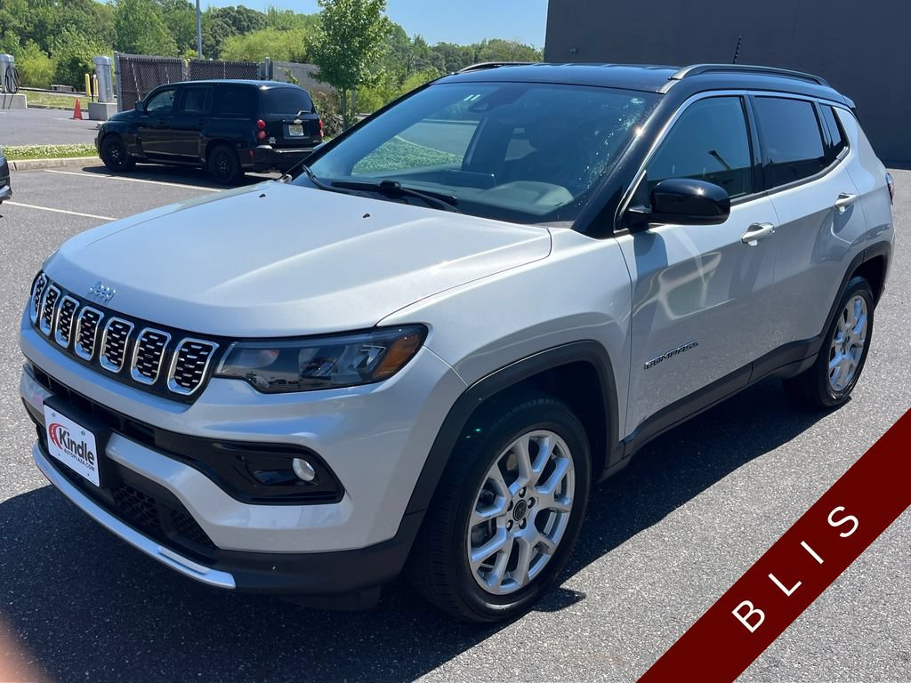 Used 2025 Jeep Compass Limited AWD/4WD image 4