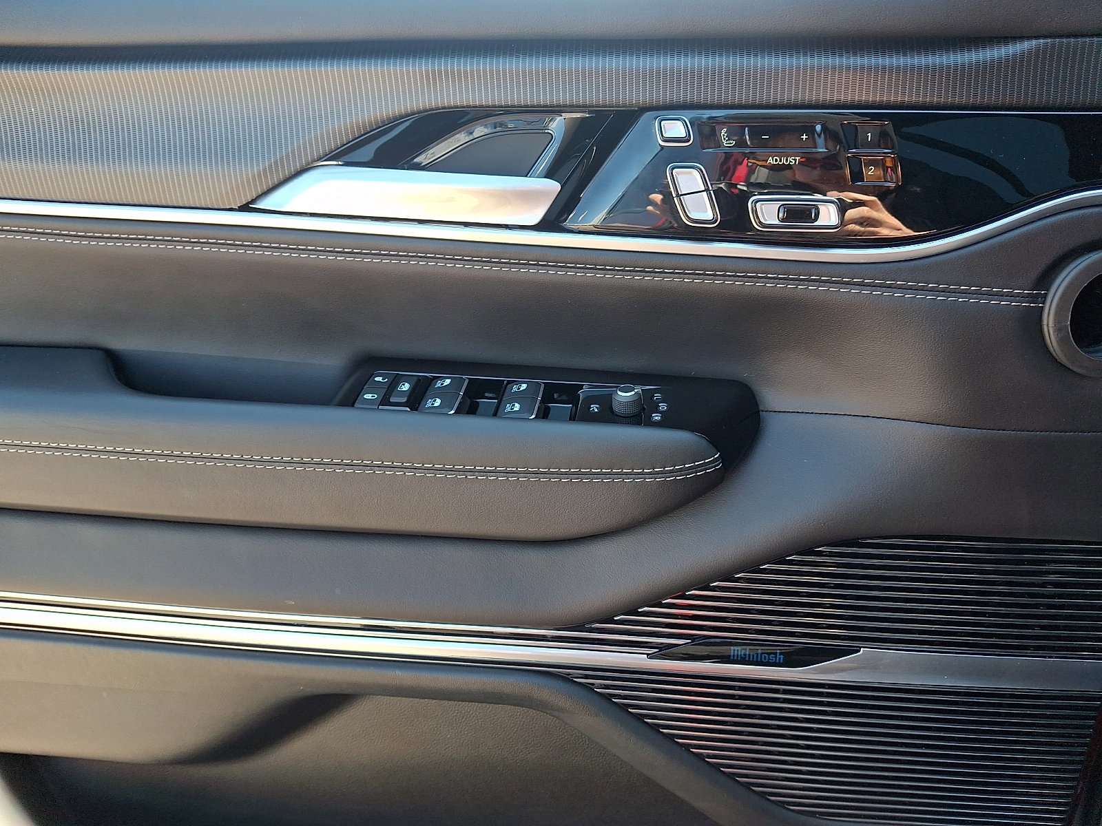 Used 2025 Jeep Grand Wagoneer Series II Obsidian w/ Quick Order Packagew 28T image 20